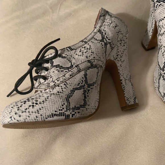 Melody Ehsani The Khatira Python Lace Bootie - Picture 6 of 8